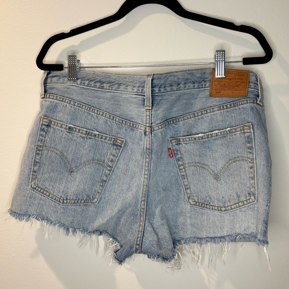 Vintage Levi’s 501 Cutoff Light Blue Wash Distressed Denim Shorts #106